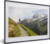 MuchoWow® Gerahmtes Poster Wandern in den Bergen einer Produktbild-Vorschau 1