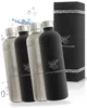 Four water bottles and a product box are arranged diagonally on a white background with water splashes. Produktbild-Vorschau