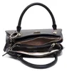 Guess Jeans sac Noelle noir saffiano, triangle, bandoulière Voir les images du produit 14