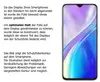 A smartphone displaying a colorful abstract wallpaper, next to text explaining the features of a screen protector. Produktbild-Vorschau