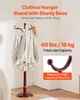 A wooden coat stand with clothes and a hat on it, with marketing text overlays. Anteprima dell’immagine prodotto