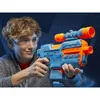 A young person wearing safety glasses is holding a Nerf Elite 2.0 Phoenix CS-6 blaster. Podgląd zdjęcia produktu