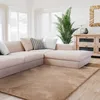 Koberec z umělé kožešiny Interiyou Fargo Taupe 140 x 200 cm Náhled obrázku produktu 2