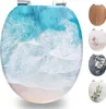 A toilet seat with a beach wave design is shown, along with four smaller images of other toilet seat designs. Produktbild-Vorschau