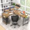 A home office setup with an L-shaped desk, computer monitors, laptop, and chair. Anteprima dell’immagine prodotto