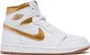 A studio shot of a single Nike Air Jordan 1 Retro Hi shoe. Podgląd zdjęcia produktu