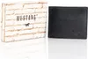 A black leather wallet and its branded packaging are displayed side-by-side on a white reflective surface. Produktbild-Vorschau