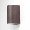 A single outdoor wall light fixture is mounted on a white wall. Produktbild-Vorschau