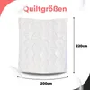 A white quilted blanket is shown with dimensions indicated by lines and text. Produktbild-Vorschau