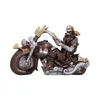 Skeletts, das auf einem Motorrad sitzt.  Trägt eine braune Kutte und eine goldene Kette. Produktbild-Vorschau
