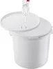 A white plastic fermentation bucket with a lid and a fermentation lock. Anteprima dell’immagine prodotto