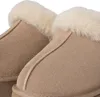 A close-up view of two beige slippers with cream-colored lining. Produktbild-Vorschau