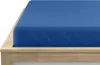 A close-up view of a blue fitted sheet on a wooden bed frame. Podgląd zdjęcia produktu