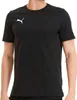 A person wearing a black Puma t-shirt. Anteprima dell’immagine prodotto