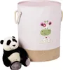 A stuffed panda toy sits next to a pink and beige laundry hamper with a giraffe design. Produktbild-Vorschau