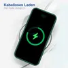 A smartphone with a green case is placed on a wireless charger, indicating charging. Produktbild-Vorschau