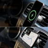A smartphone is mounted on a car vent using a Belkin wireless charger, showing both charging status and navigation. Anteprima dell’immagine prodotto
