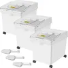 Three white food storage containers are arranged diagonally on a white background, with three clear scoops in the foreground. Anteprima dell’immagine prodotto