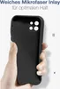 A hand holding a black phone case. Produktbild-Vorschau