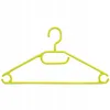 A single green plastic clothes hanger is shown against a white background. Anteprima dell’immagine prodotto