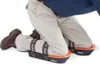 A person kneeling on the floor wearing knee pads. Anteprima dell’immagine prodotto