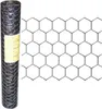 A roll of hexagonal wire mesh and a close-up of the mesh pattern. Produktbild-Vorschau
