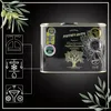 A tin of olive oil with decorative elements and awards shown on a black background. Produktbild-Vorschau
