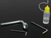 Several tools and a small bottle of liquid are arranged on a black reflective surface. Anteprima dell’immagine prodotto