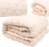 A folded beige blanket with a textured pattern, shown in multiple views. Anteprima dell’immagine prodotto