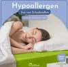A woman sleeping peacefully on a bed with green sheets. Produktbild-Vorschau