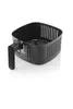 A black air fryer basket with a handle, shown from a slightly elevated diagonal angle against a white background. Náhled obrázku produktu