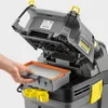 A hand is shown removing a filter from a Kärcher vacuum cleaner. Voir les images du produit
