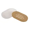A white plastic soap dish with a slatted bamboo insert. Voir les images du produit