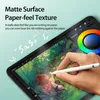 A hand is using a stylus on a tablet screen, which displays a digital painting. Text overlays describe the product's features. Voir les images du produit