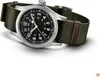 A close-up studio shot of a Hamilton Khaki Field Mechanical watch with a green NATO strap. Podgląd zdjęcia produktu