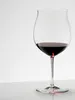 A clear studio shot of a wine glass with red wine. Podgląd zdjęcia produktu