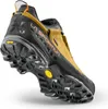 A single hiking shoe is shown from a low angle, with the sole and side prominently displayed against a white background. Voir les images du produit