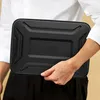 A person is holding a black laptop bag. Produktbild-Vorschau