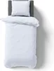 A top-down view of a white duvet and pillow on a gray headboard, set against a white background with a shadow. Produktbild-Vorschau