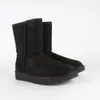 A pair of black UGG boots on a white background. Náhled obrázku produktu