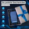 A blue inductive charging station is presented as a gift in an open box, with various occasions listed on the side. Produktbild-Vorschau