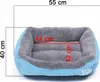 A blue and gray dog bed with dimensions indicated by red lines and text. Podgląd zdjęcia produktu
