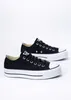 A pair of black Converse platform sneakers on a white background. Voir les images du produit