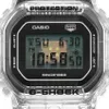Close-up of a digital watch face showing the time and date. Produktbild-Vorschau