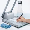 A person's hand is drawing a graph on a transparent surface with a marker, with a projector and a water carafe in the background. Voir les images du produit