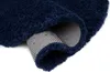 A close-up view of a dark blue, round rug, showing the texture of the pile and the underside with a woven backing. Voir les images du produit