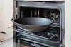 Poêle wok en fonte Krisberg avec couvercle – 31 cm – 4,2 L Voir les images du produit 3