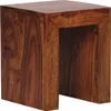 A wooden side table with an open design. Voir les images du produit