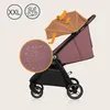 A side view of a pink baby stroller with an extended canopy and a close-up inset showing water droplets on fabric. Produktbild-Vorschau