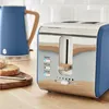 A blue toaster and kettle are on a wooden countertop, with toast on a wooden plate. Produktbild-Vorschau